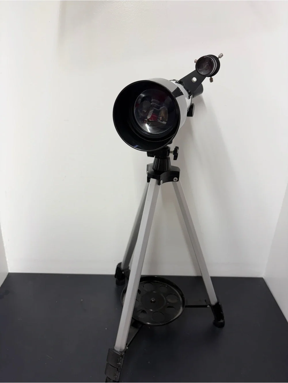 Telescope Model 40070, Focal Length 400mm, Diam 70mm, Coated Lens, Portable